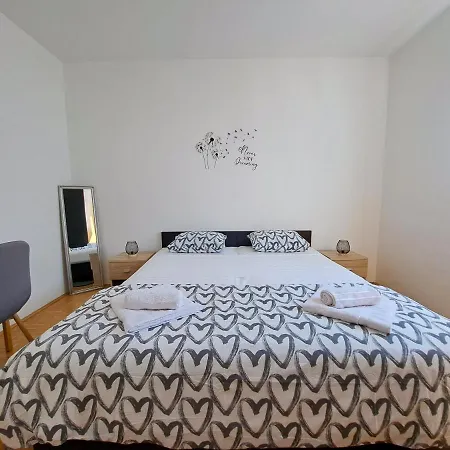 Jinx Apartment *